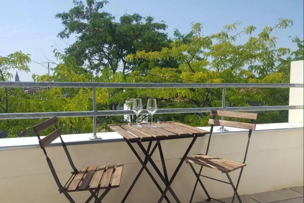Votre Escale - Le Petit Montmartre Apartment Niort Luaran gambar